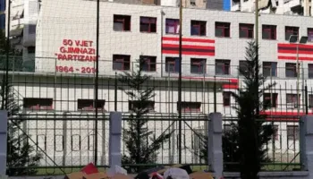 Shkollat thërrasin urgjentisht prindërit pas largimit të nxënësve për protestë