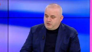 Shkullaku: Paradite policët punojnë për Ramën, pasdite për bosët e krimit