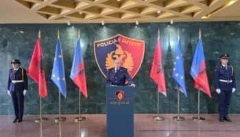 ”Shmangni dhunën”, Policia: Ka grupe që bëjnë thirrje për akte terr*riste, 127 qytetarë të arrestuar në Tiranë