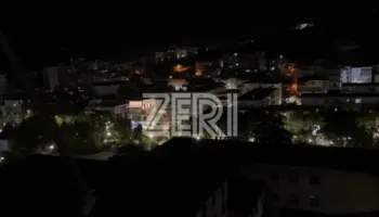 Shpërthen në flakë makina në Gjirokastër, dyshime për tritol, 2 të lënduar (EMRAT)