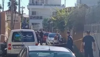 Shpërthim me tritol në portën e një banese në Elbasan, dyshohet si mesazh paralajmërues