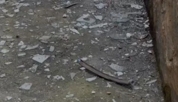 Shpërthimi me tritol ‘zgjon’ Kamzën, eksplozivi në murin e një banese (EMRI)