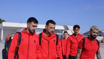 Shqipëria mbërrin në Helsinki, gati për sfidën ndaj Finlandës