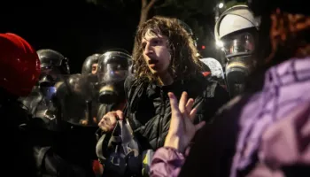 ‘Shqipëria ndodhet nën diktaturë’/ Gazeta franceze: Përçmimi i Ramës dhe dhuna policore ndezin revoltën e të rinjve