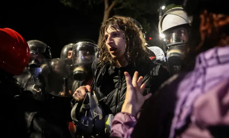 ‘Shqipëria ndodhet nën diktaturë’/ Gazeta franceze: Përçmimi i Ramës dhe dhuna policore ndezin revoltën e të rinjve