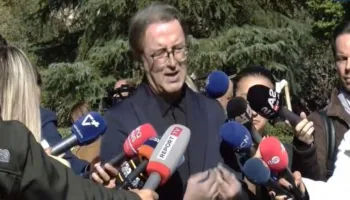 Shqipëria në krizë të madhe, vjen ish-zv.kryeministrja miliardere dhe bën karshillëk!”, shpërthen Alizoti: Në rend dite duhej të ishte zemërimi i shqiptarëve