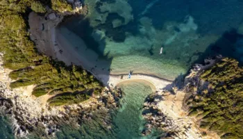 Shqipëria, perla e fshehur e Europës! Eksperti britanik: Plazhe si të Maldiveve, çmime më të ulëta dhe larg turmave!