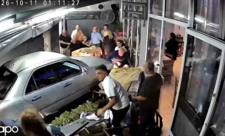 Shqiptari futet me makinë në lokal në Selanik, plagosen tre persona (VIDEO)