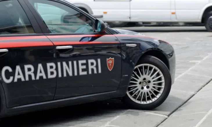 Shqiptari ndjek ish-partneren deri në piceri, gruaja mbyllet në tualet dhe telefonon policinë