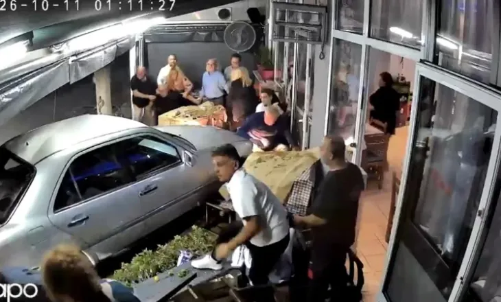Shqiptari për pak sa nuk shkakton tragjedi në Selanik, hyn me makinë në lokal dhe plagos 3 persona!