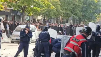 Shtet policor/ Protesta në Durrës/ Nisin shoqërimet masive nga forcat e rendit