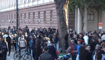 Shtohen protestuesit para Kryeministrisë, studentët dhe qytetarët vijojnë rezistencën me vendosmëri