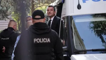 Shtyhet gjyqi për Veliajn, shkak bojkoti i avokatëve! Gjobiten nga GJKKO
