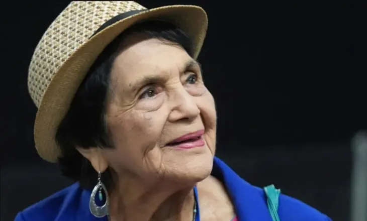 Shuhet në moshën 96-vjeçare ikona e të drejtave civile në SHBA, Dolores Huerta! Autorja e thirrjes së famshme: Po, ne mundemi!