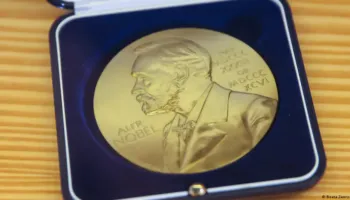 Si jepet Çmimi Nobel i Letërsisë: një vështrim pas perdeve