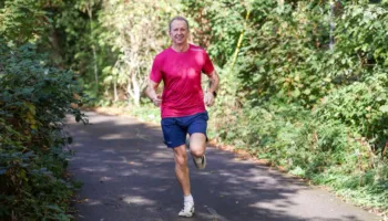 Si të përgatiteni për një maratonë në çdo moshë: Këshillat e ish-olimpistit Greg Whyte