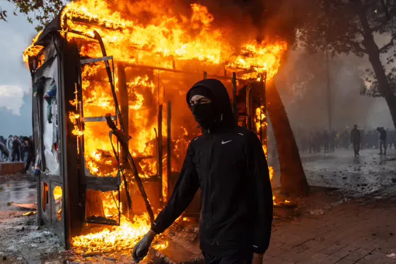 Si u përshkallëzuan protestat e nxënësve francezë për shkollat në trazira mbarëkombëtare