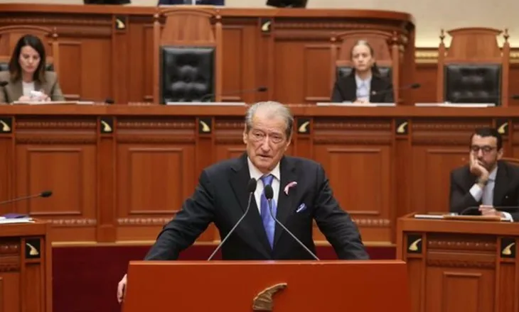 Sinaj ktheu votën nga kundër pro, Berisha: U shndërrove në eunuk, e hëngre turpin me bukë