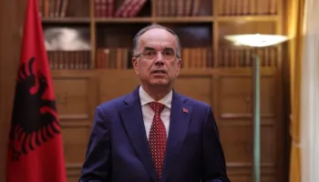 SINJALI I PARË/ Begaj pret dy grupe protestuesish, kërkesat e panegociueshme: Shpërndarje e parlamentit dhe qeveri tranzitore