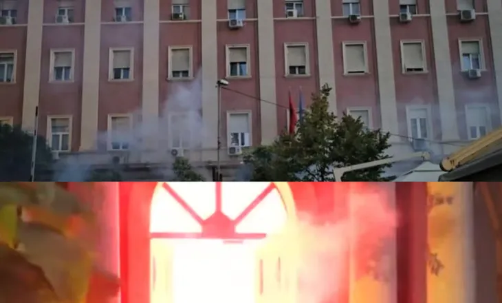 Situata jashtë kontrollit: Protestuesit i vënë flakën hyrjes së Kryesisë së Kuvendit, ‘ndalesë’ edhe tek Kushtetuesja