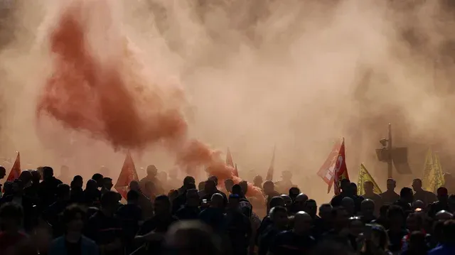 Situatë kaotike nga protestat studentore në Francë: Mbi 440 të arrestuar dhe 76 të plagosur nga traziat