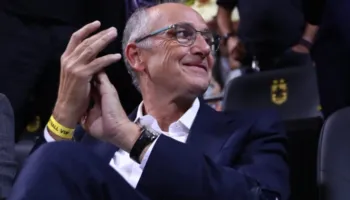 Skandal në Basketboll me trukimet e ndeshjeve në Greqi, arrestohen kreu i Federatës dhe disa gjyqtarë!