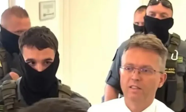 Skandali me fondet e kulturës, shoqërohet me pranga në duar në gjykatë ish-ministri i qeverisë së Orbanit