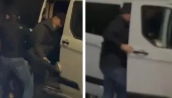 Skandali/ Ulërima e panik/ Pa mjete identifikuese, disa civilë marrin forcërisht një person dhe e fusin në furgon