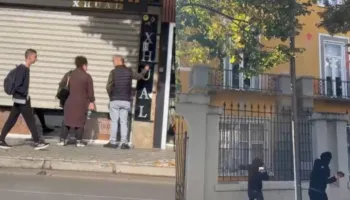Sot dita e 14-të e protestës, dyqanet te Rruga e Durrësit mbyllin qepenat nga frika e vjedhjeve