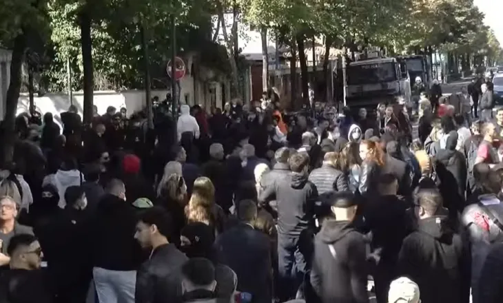 Sot dita e pestë, nis protesta para Ministrisë së Arsimit
