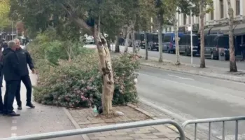 Sot protestë dhe seancë plenare, policia vendos barriera në rrugët përreth Parlamentit