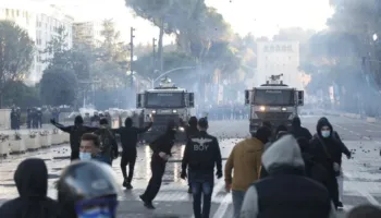 Sot seancë plenare dhe protesta masive nga studentët! Çfarë pritet të ndodhë para parlamentit