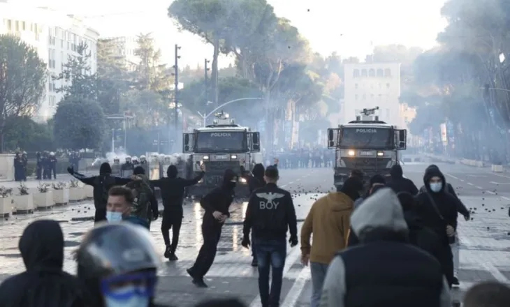 Sot seancë plenare dhe protesta masive nga studentët! Çfarë pritet të ndodhë para parlamentit