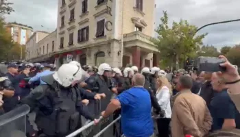 Sot te parlamenti me shumë policë se sa protestues!
