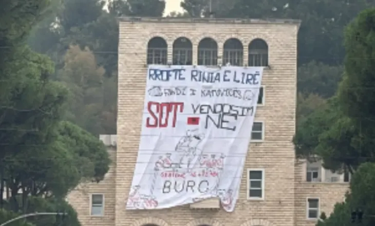 “Sot vendosim ne”, studentët shpalosin banderolën në Universitetin Politeknik: Rroftë rinia e lirë