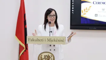 Spahiu mesazh studentëve të Mjekësisë: Teknologjinë në duar, shkencën në mendje dhe njeriun në qendër