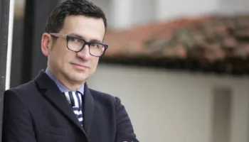 Spahiu: Videot pornografike krim i përsëritur! Alibia që e filmuan, si të mohojë pistoletën në krevat që s’është e tij