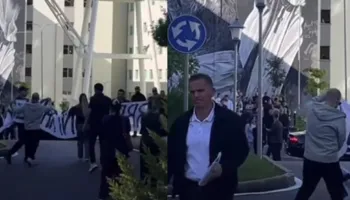 Spitali i ri i Kardiokirurgjisë, Kryeministri pritet me protestë nga studentët: Arrestoni Ramën…
