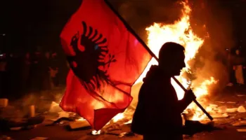 Stop dhunës! Pedagogët dalin sot në protestë, marshim solidariteti me studentët në orën 10:00