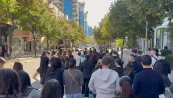 Studentët 16 ditë protestë, grumbullohen para Ministrisë së Arsimit