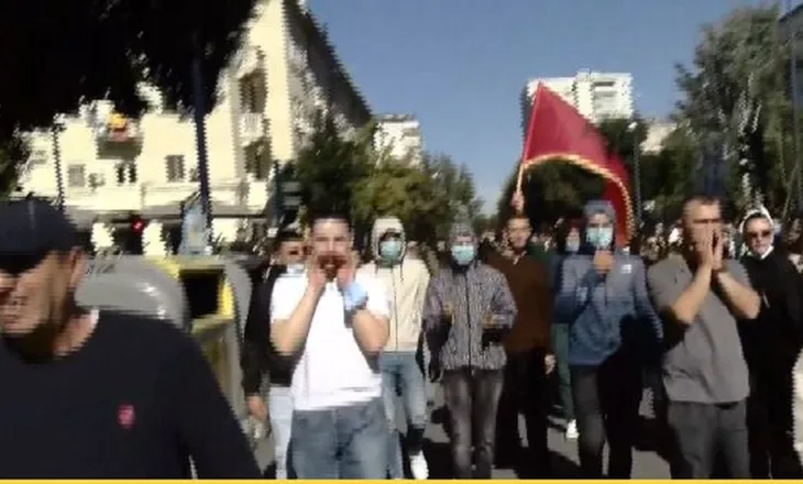 Studentët e Durrësit dhe Elbasanit solidarizohen me të rinjtë e Tiranës, bashkohen në ditën e 2-të të Protestës