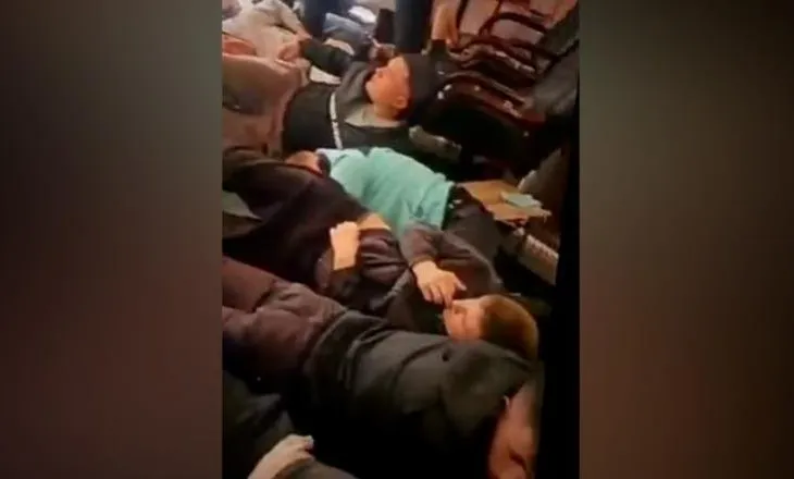 Studentët e lidhur përtokë/ Si i justifikoi policia e Ramës metodat e regjimeve represive