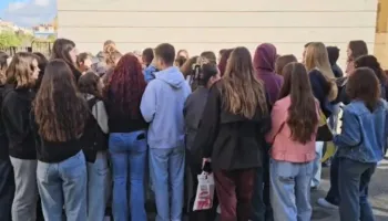 Studentët e Universitetit të Korçës bojkotojnë edhe sot mësimin, dalin në protestë