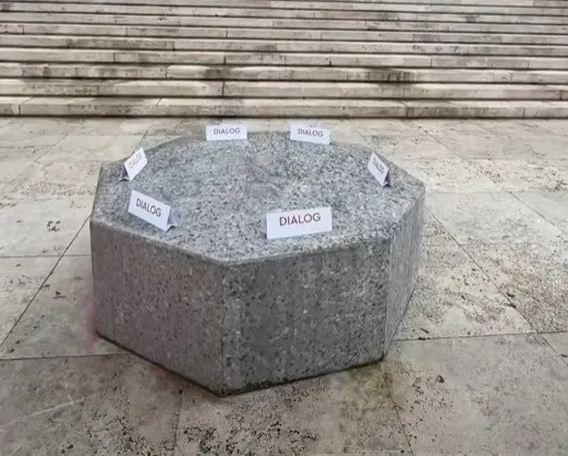 Studentët i kërkojnë dorëheqjen, Rama kërkon dialog me “gur”