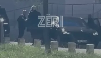 Studentët në revoltë/ Me telefon në vesh, Rama mbërrin në Kryeministri
