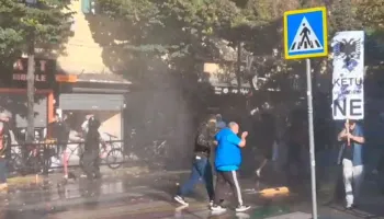 Studentët rikthehen para Ministrisë, rinisin përplasjet me Policinë