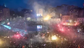 Studentët sfidojnë pushtetin e Vuçiç! Mbahen sot zgjedhjet e parakohshme parlamentare në Serbi