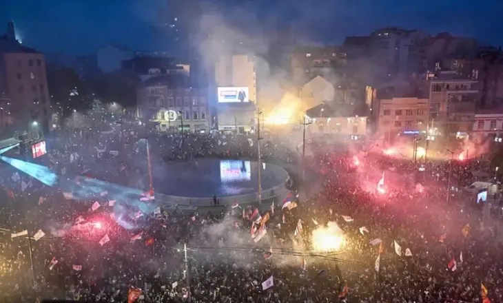 Studentët sfidojnë pushtetin e Vuçiç! Mbahen sot zgjedhjet e parakohshme parlamentare në Serbi