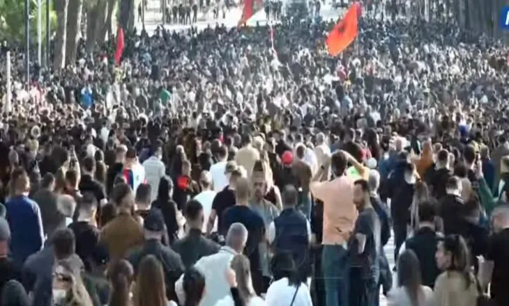 Studentët sot mbajnë protestë kombëtare në orën 12:00! PD ne mbeshtetje