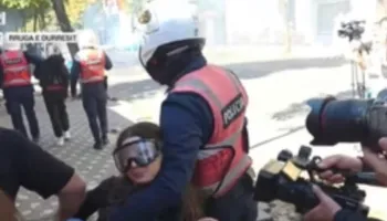 Studentja: Po protestoja paqësisht, policia më rrëmbeu me forcë